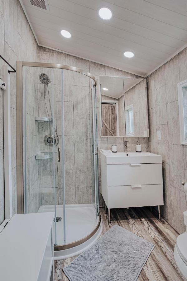 Modern & Cozy Stand-Alone Apartment - Perfect Stay Painted Post Eksteriør bilde