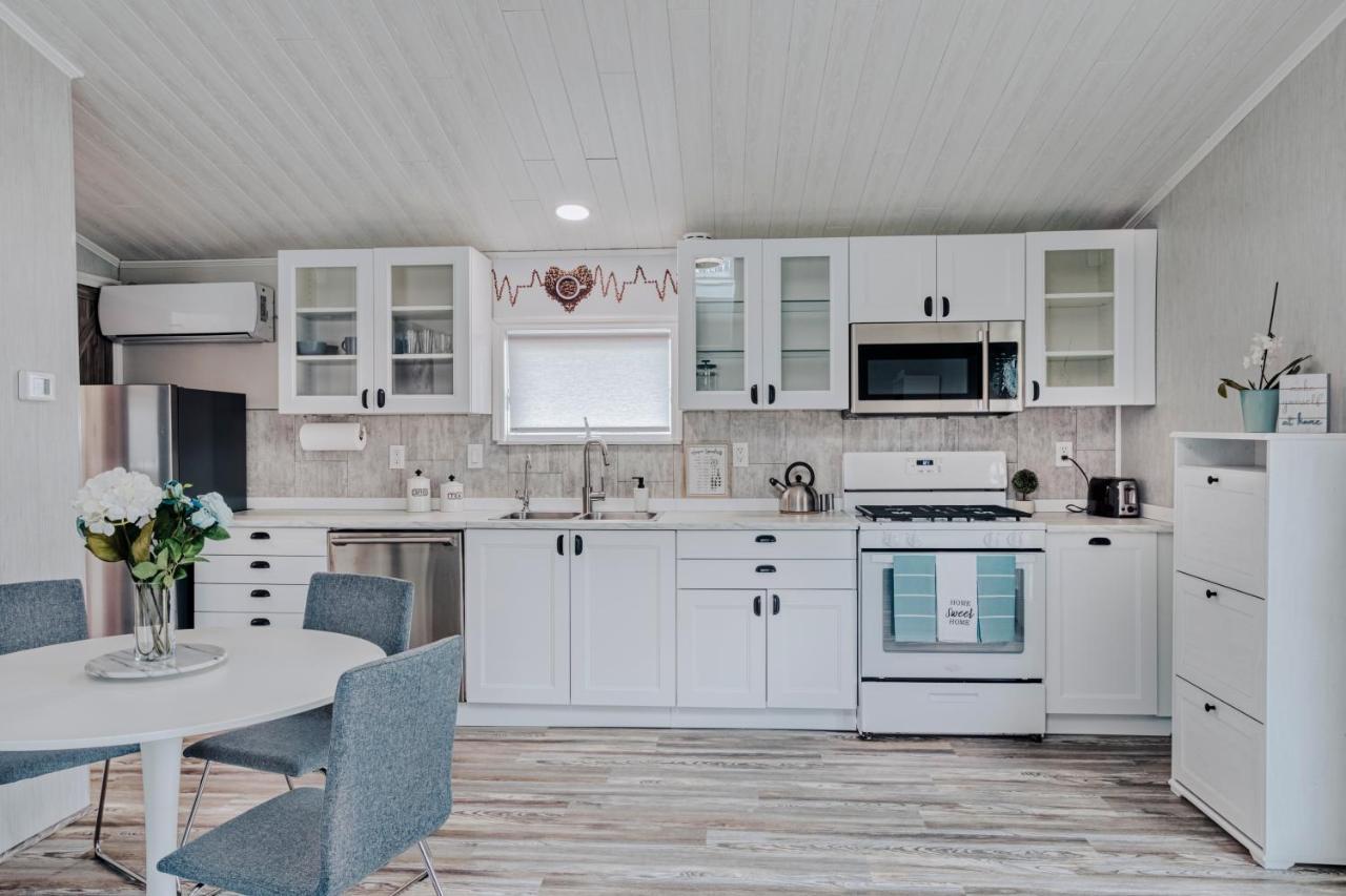 Modern & Cozy Stand-Alone Apartment - Perfect Stay Painted Post Eksteriør bilde