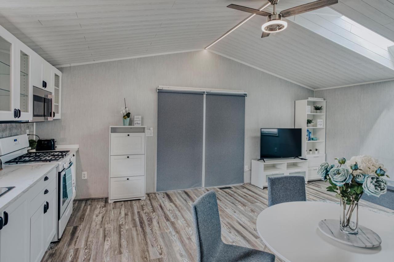 Modern & Cozy Stand-Alone Apartment - Perfect Stay Painted Post Eksteriør bilde