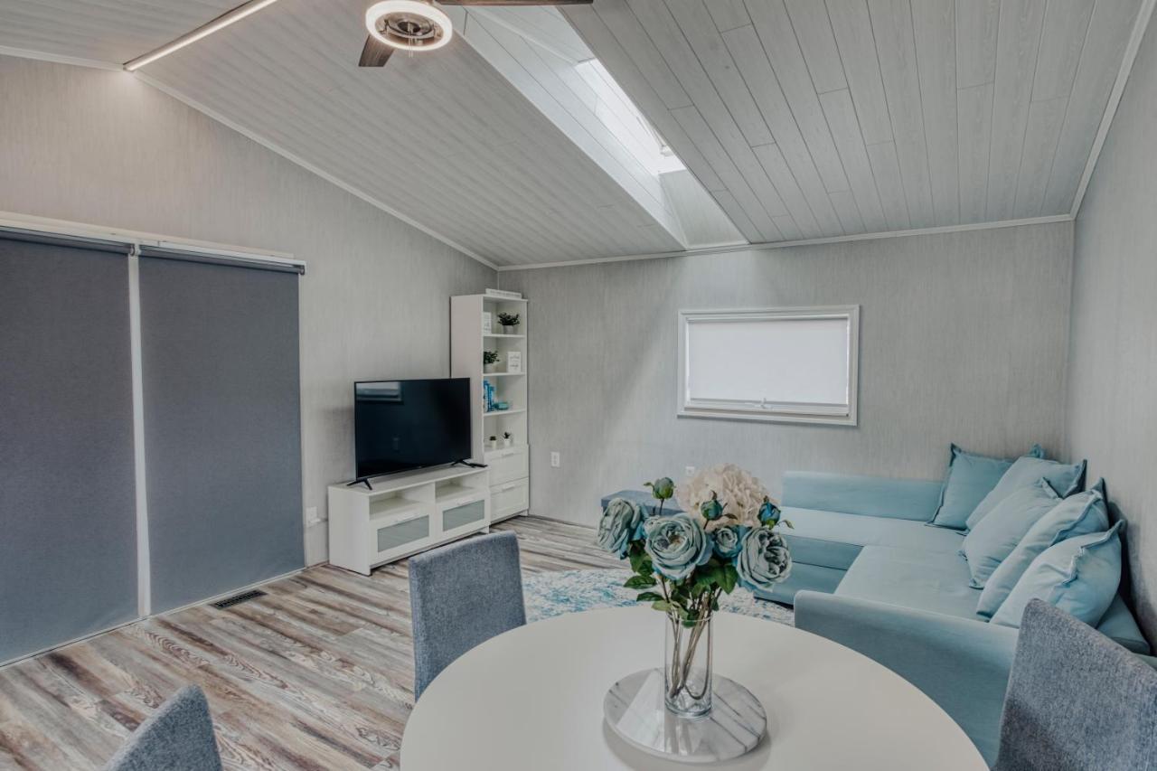 Modern & Cozy Stand-Alone Apartment - Perfect Stay Painted Post Eksteriør bilde