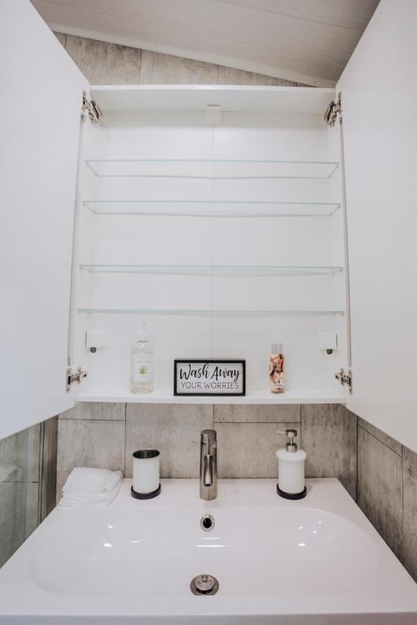 Modern & Cozy Stand-Alone Apartment - Perfect Stay Painted Post Eksteriør bilde