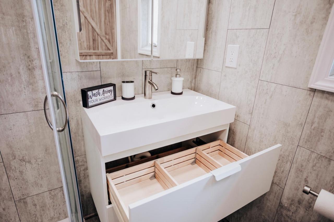 Modern & Cozy Stand-Alone Apartment - Perfect Stay Painted Post Eksteriør bilde